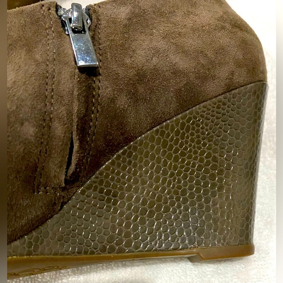 Women’s Clark’s Artisan Brown Leather Zip Ankle Boot Bootie Wedge Heel Shoes 7 M - Picture 7 of 11